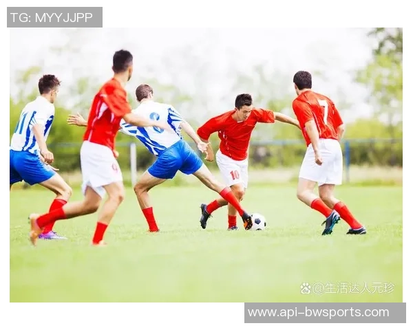 足球的魅力与团队精神在绿茵场上的完美结合与展现