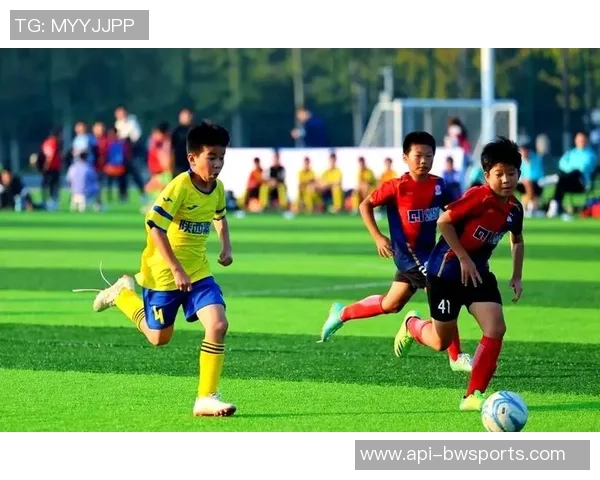 足球工厂的幕后故事与成长之路揭示了青少年足球的未来与希望 足球工厂的幕后故事与成长之路揭示了青少年足球的未来与希望